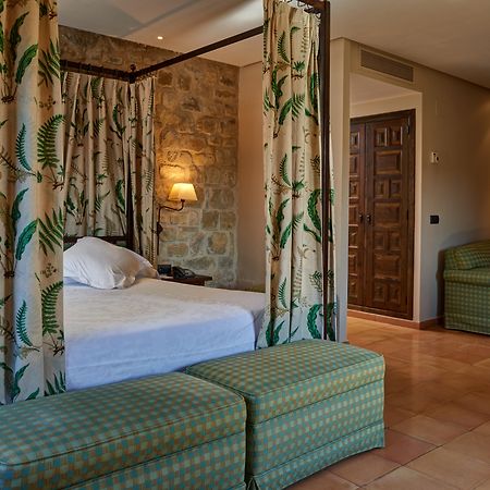 Parador De Sos Del Rey Catolico Bagian luar foto