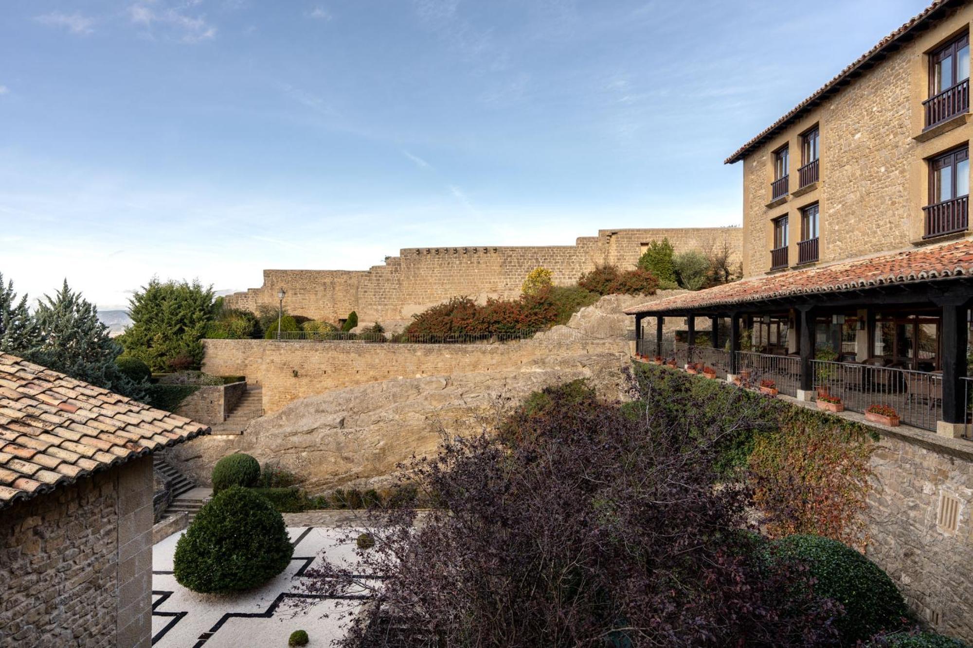 Parador De Sos Del Rey Catolico Bagian luar foto