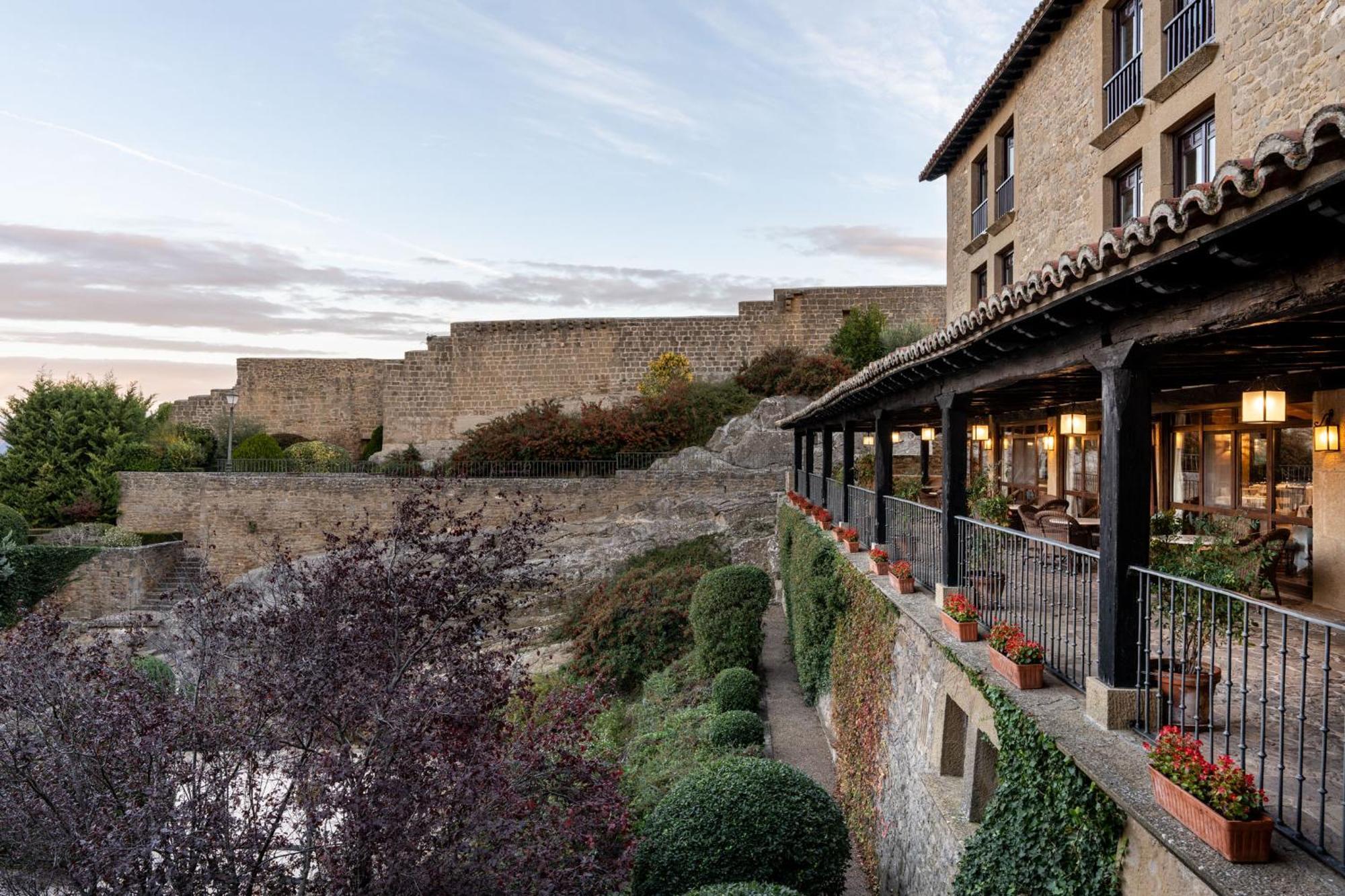 Parador De Sos Del Rey Catolico Bagian luar foto