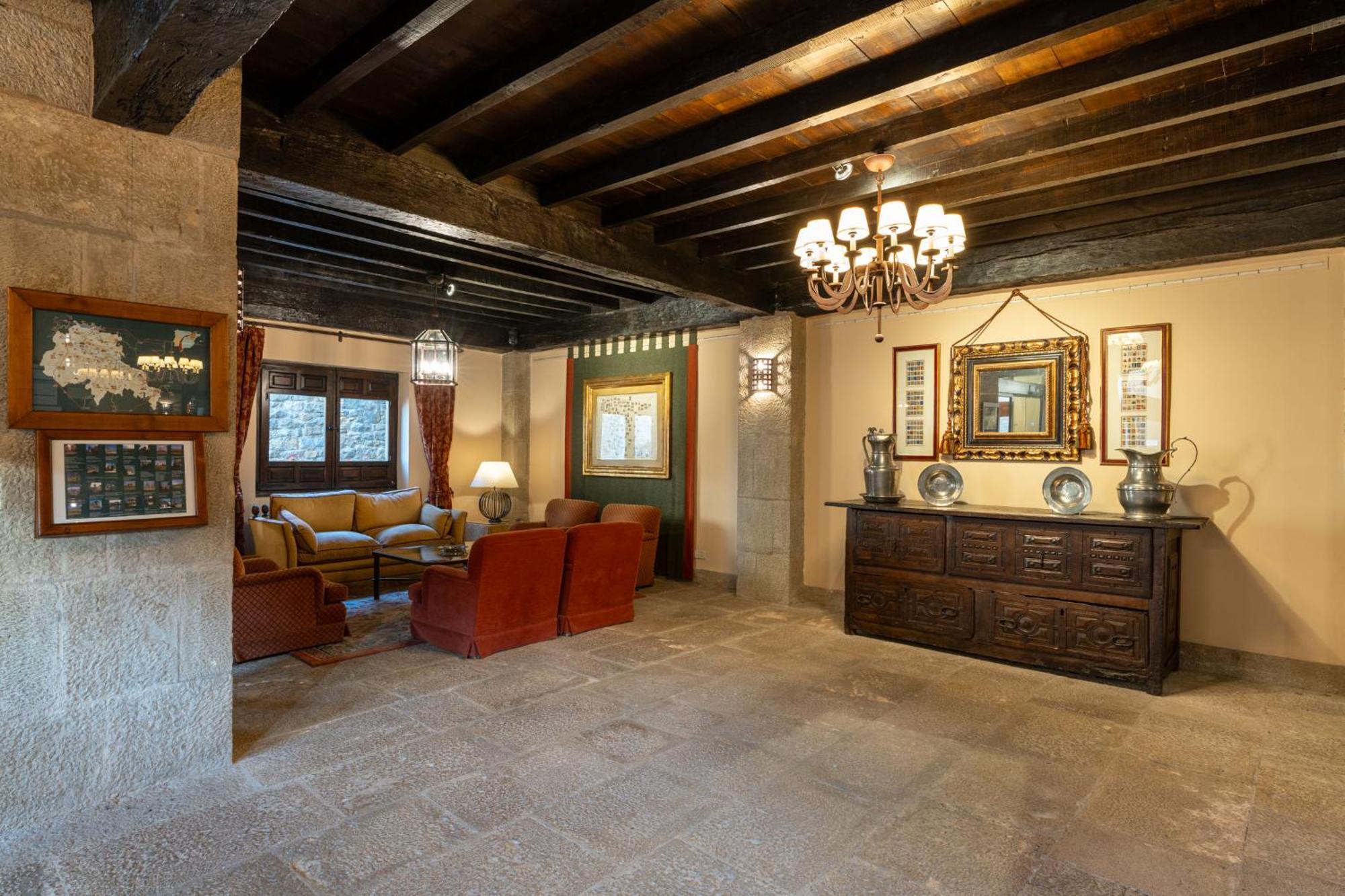 Parador De Sos Del Rey Catolico Bagian luar foto