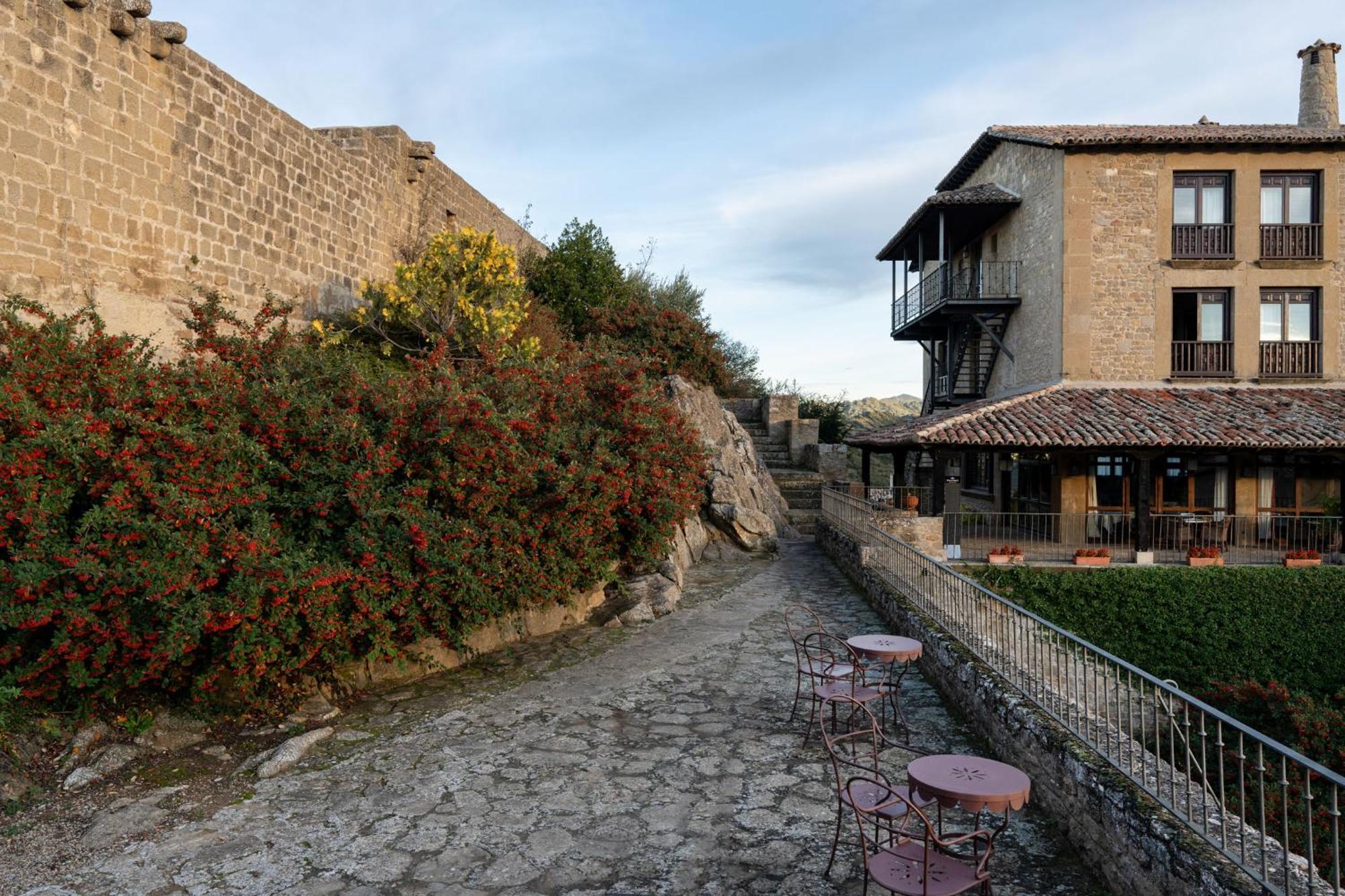 Parador De Sos Del Rey Catolico Bagian luar foto