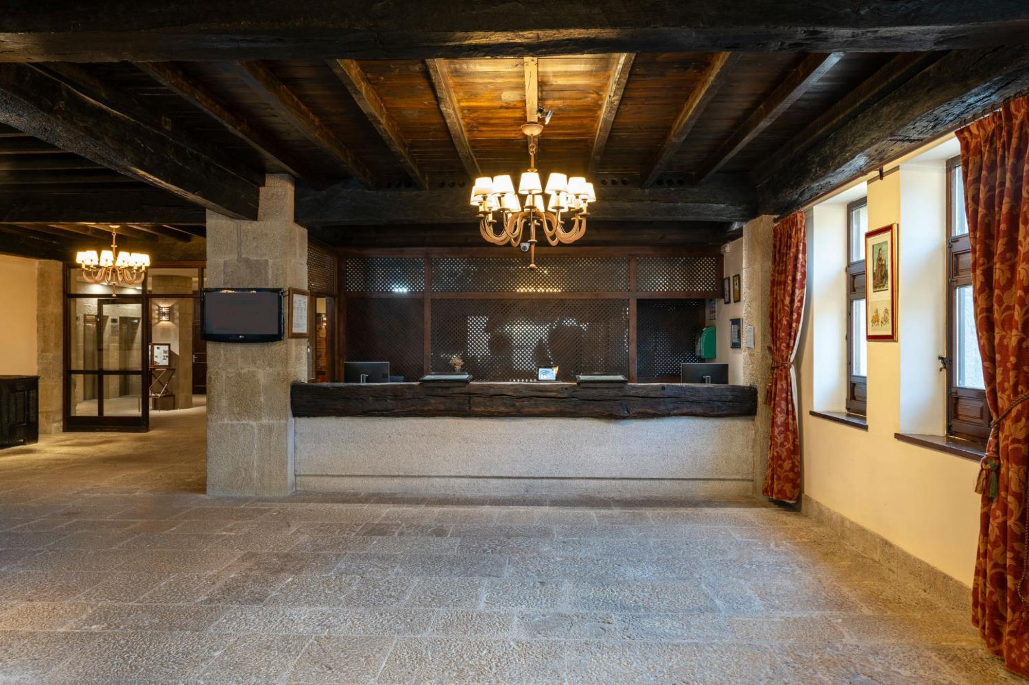 Parador De Sos Del Rey Catolico Bagian luar foto