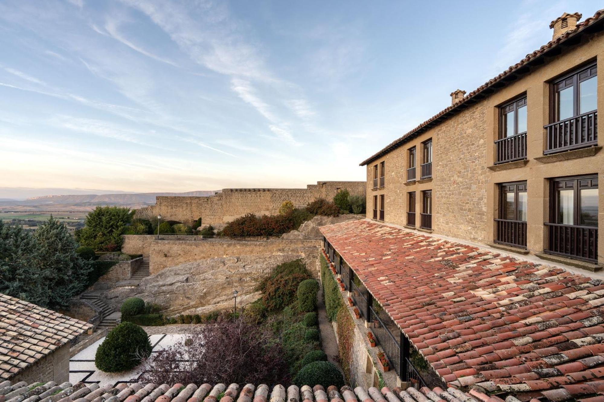 Parador De Sos Del Rey Catolico Bagian luar foto