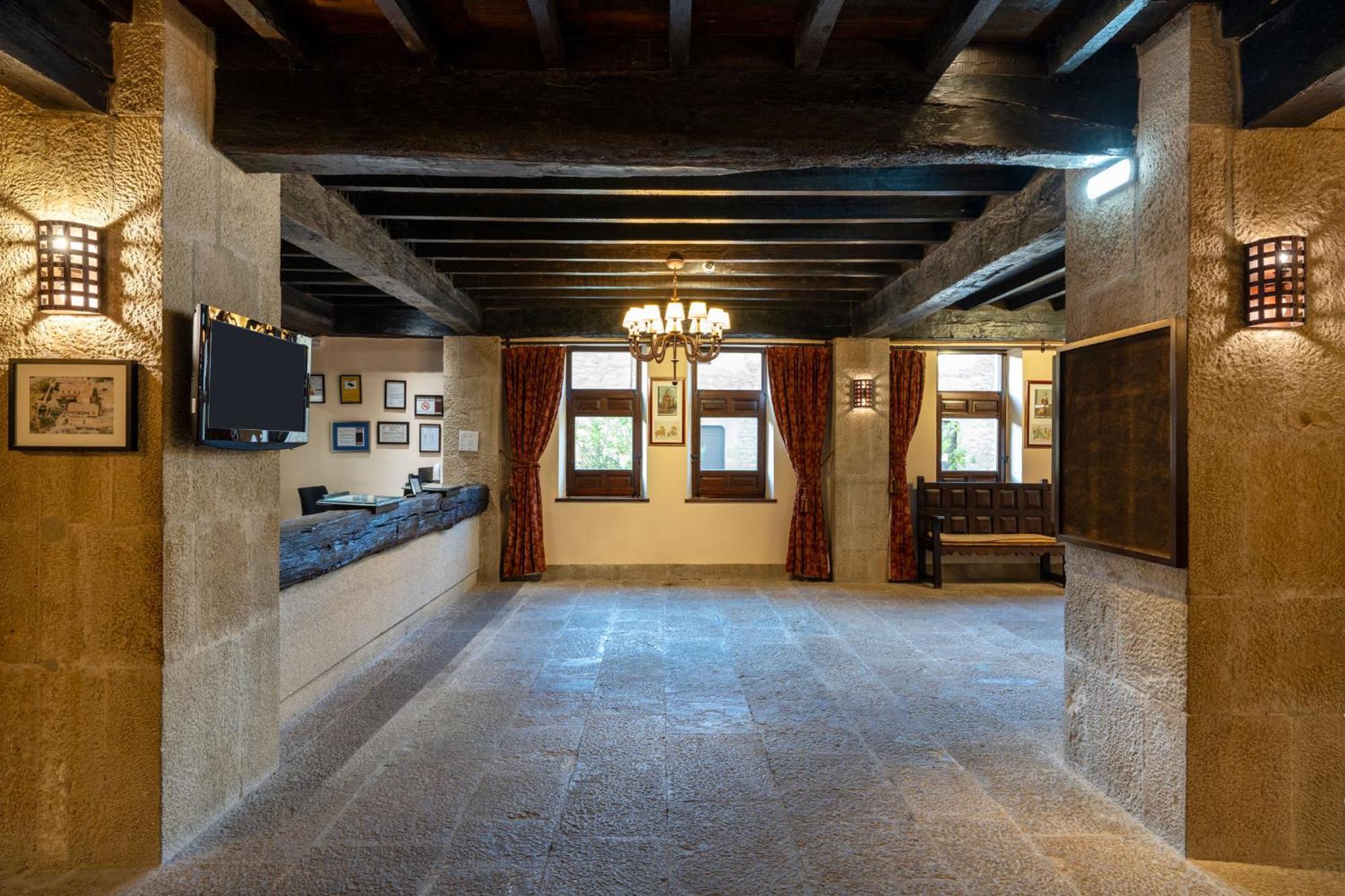 Parador De Sos Del Rey Catolico Bagian luar foto