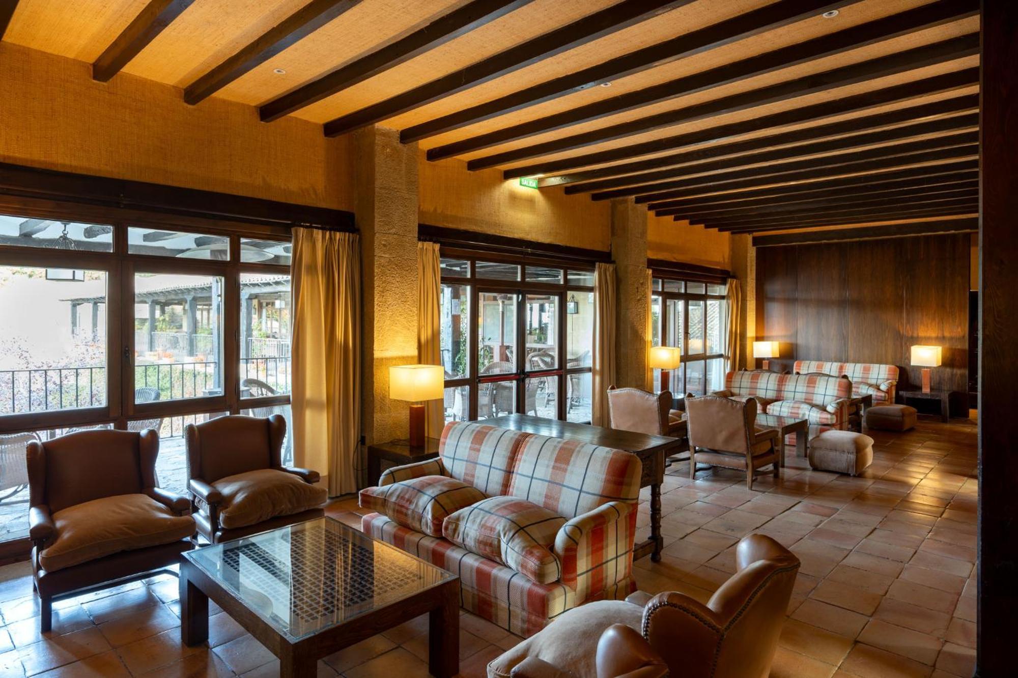 Parador De Sos Del Rey Catolico Bagian luar foto