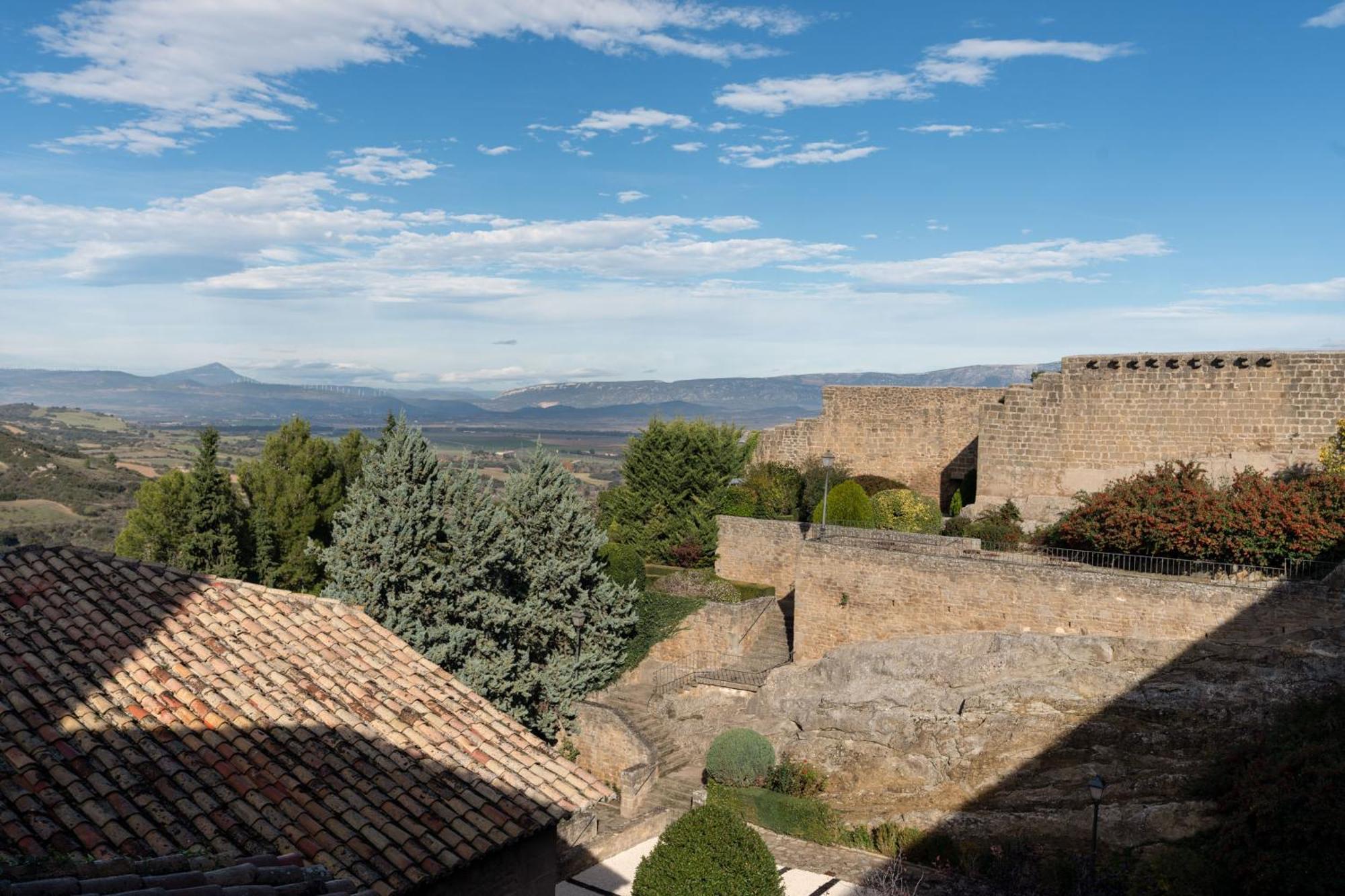Parador De Sos Del Rey Catolico Bagian luar foto