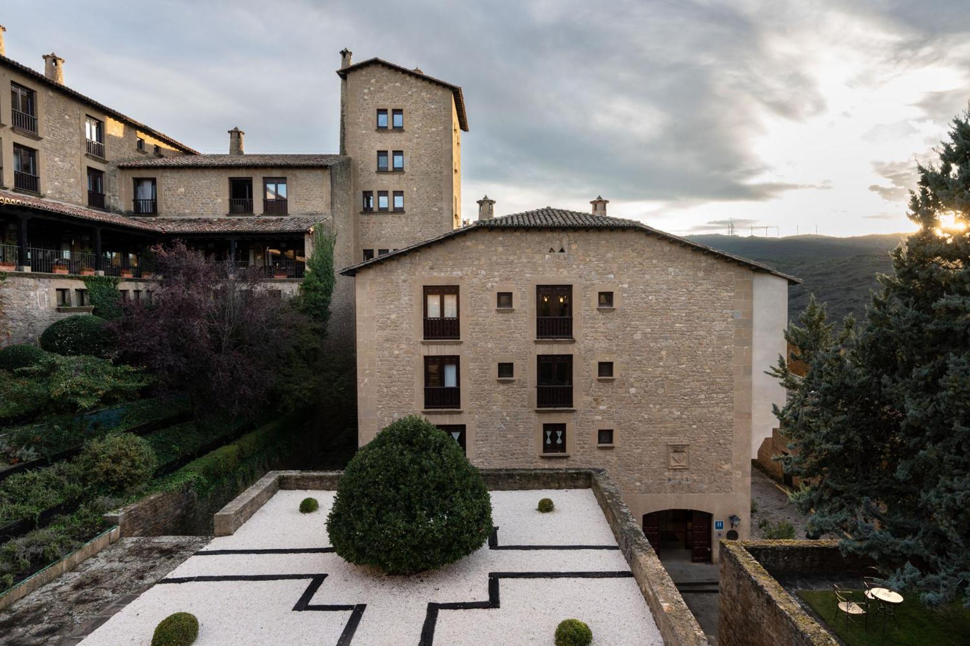 Parador De Sos Del Rey Catolico Bagian luar foto