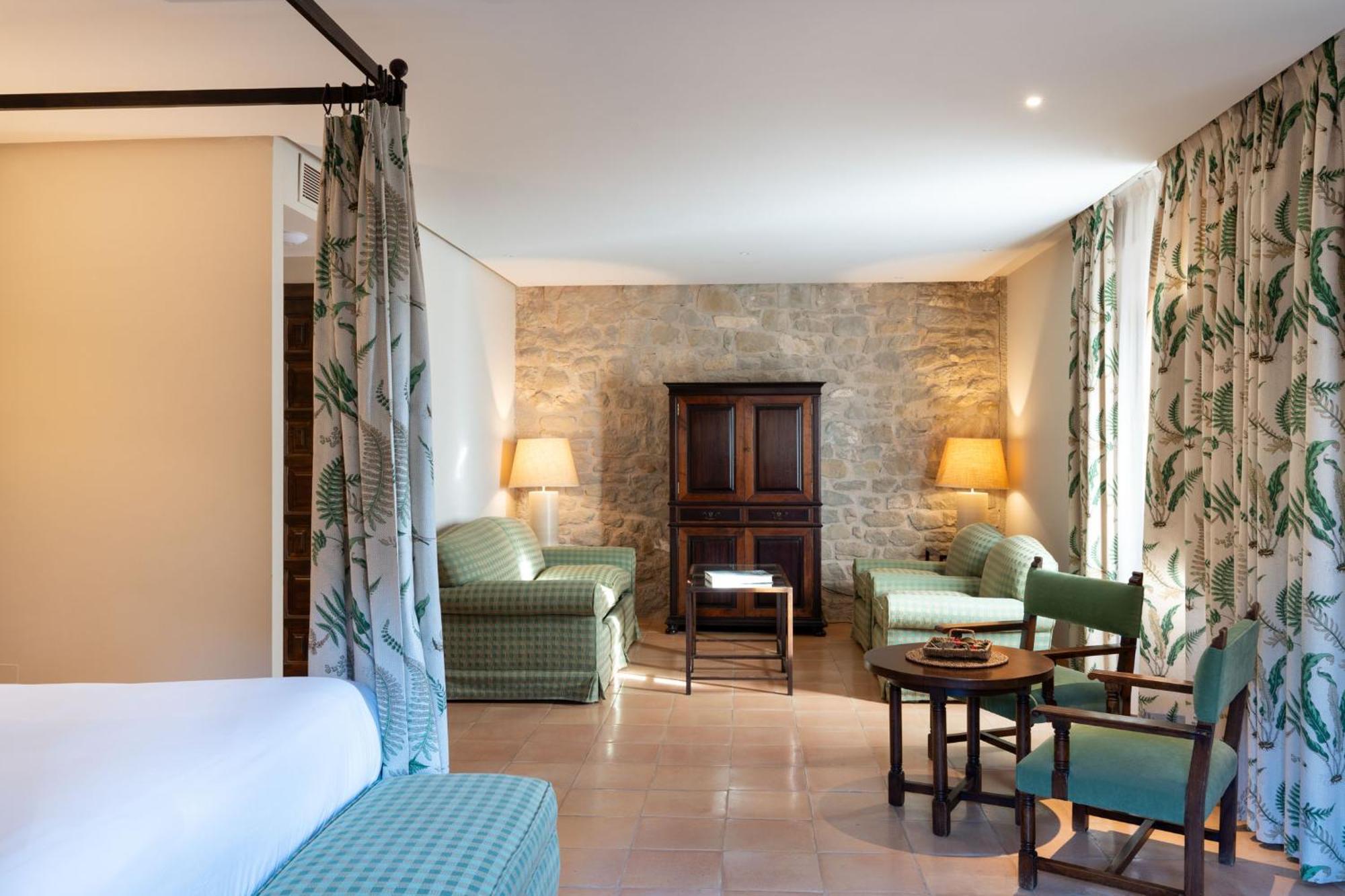 Parador De Sos Del Rey Catolico Bagian luar foto