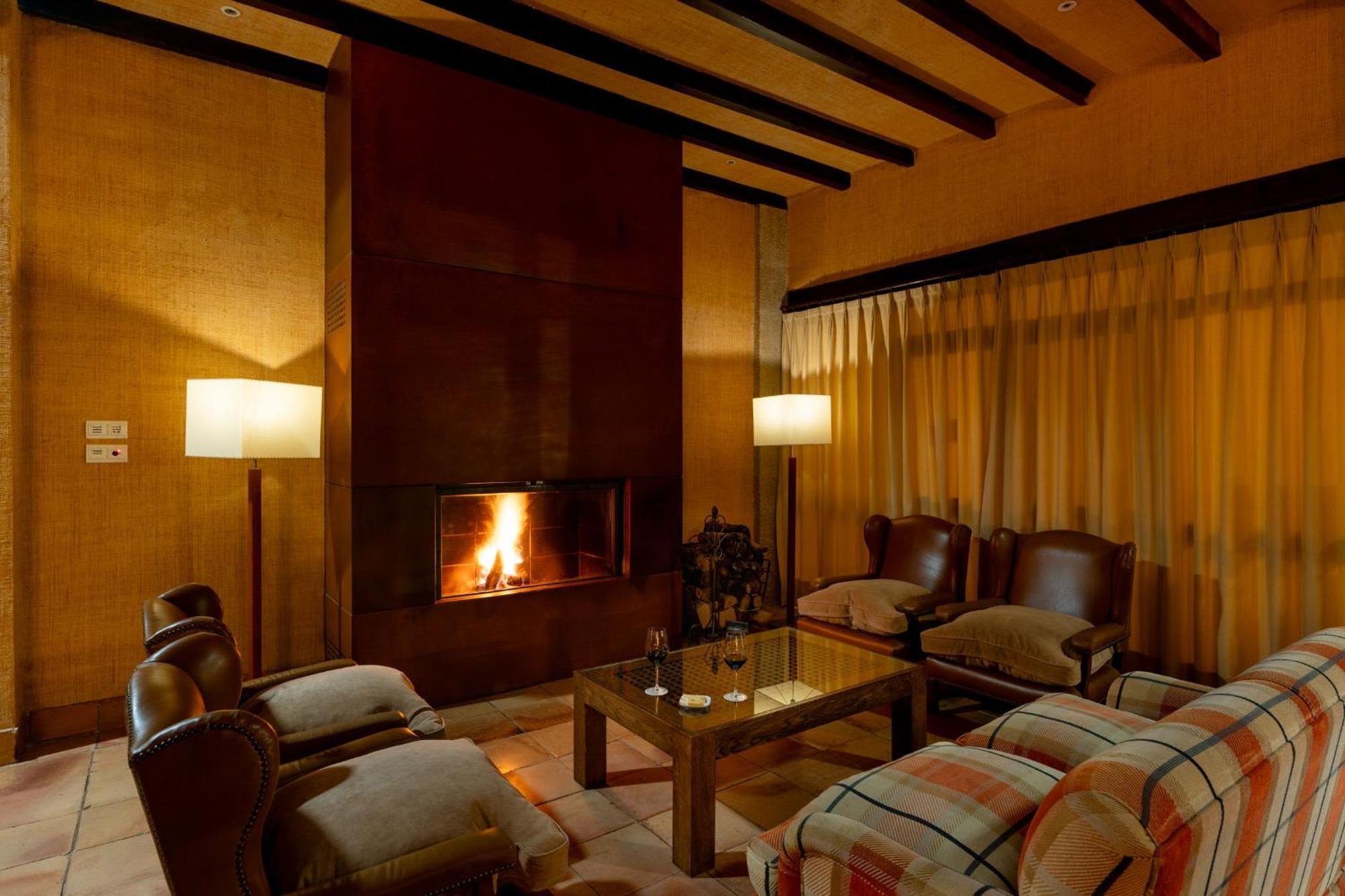 Parador De Sos Del Rey Catolico Bagian luar foto